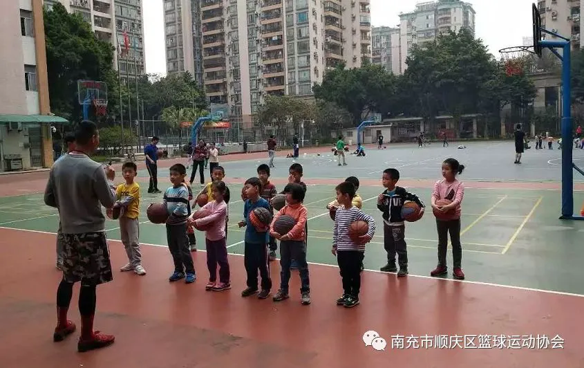 刻苦训练篮球时如何避免受伤的建议_1